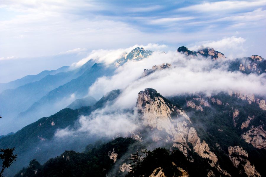 【河南印象】洛阳老君山+龙门石窟 +嵩山少林寺 +开封大宋武侠城+许昌胖东来4日游|郑州旅行社